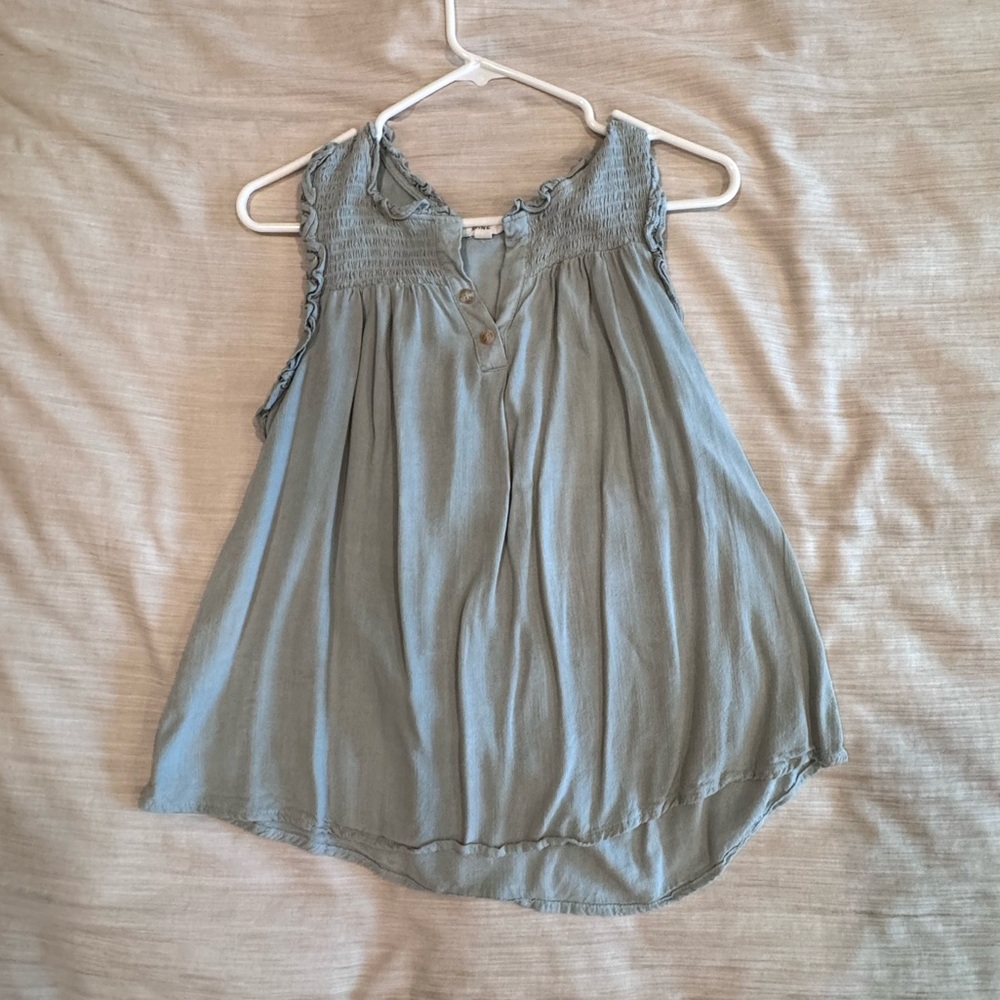 Women’s green tank top size small